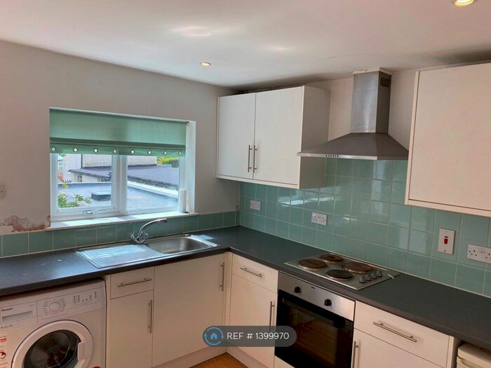 2 Bedroom Flat To Rent In Ewell Road, Surbiton, KT6