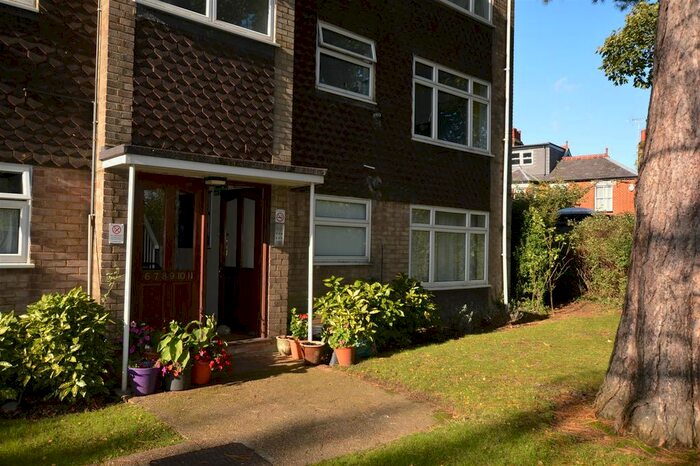 2 Bedroom Flat To Rent In Winton Drive, Croxley Green, Rickmansworth, WD3