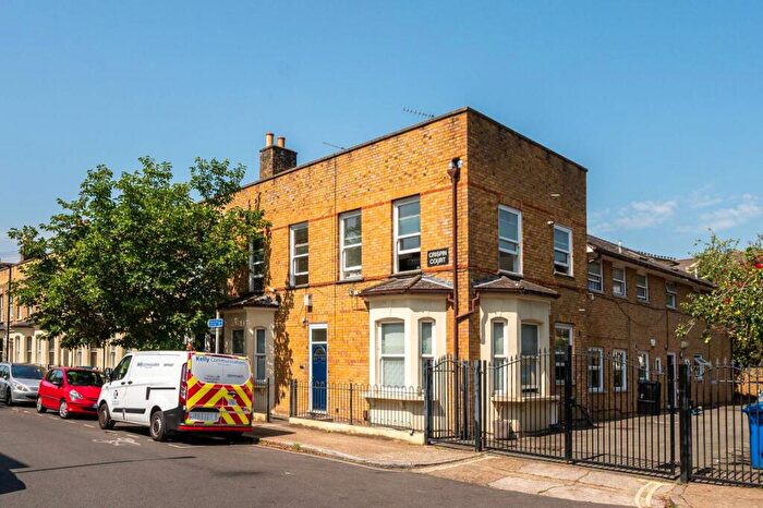 2 Bedroom Flat To Rent In Freemantle Street, Elephant And Castle, London, SE17