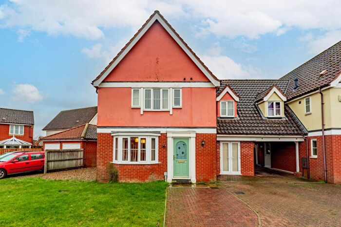4 Bedroom Link Detached House For Sale In Blackthorn Close, Diss, IP22