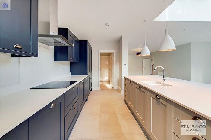 5 Bedroom Semi-Detached House To Rent In Park Chase, Wembley, HA9