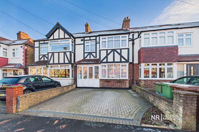 3 Bedroom Terraced House For Sale In Chatsworth Road, Cheam, Surrey, SM3