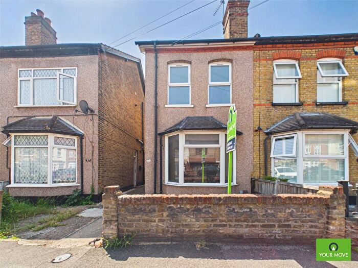 3 Bedroom Semi-Detached House For Sale In Willow Street, Romford, RM7