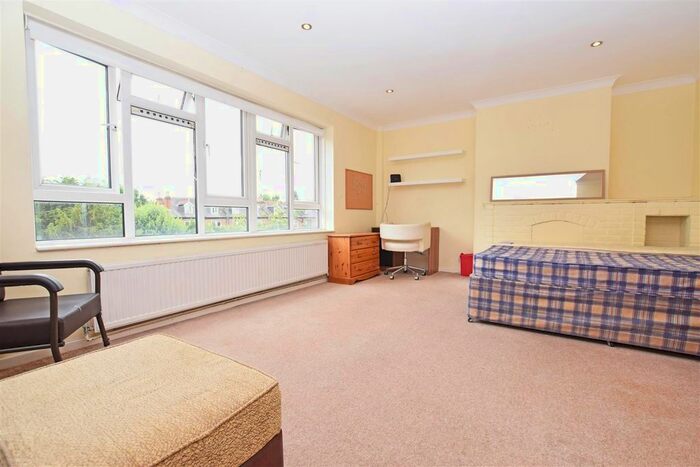 4 Bedroom Maisonette To Rent In Atbara Road, Teddington, TW11