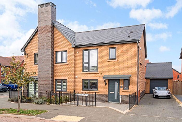 3 Bedroom Semi Detached House For Sale In Muntjac Drive, Stratford-Upon-Avon, CV37
