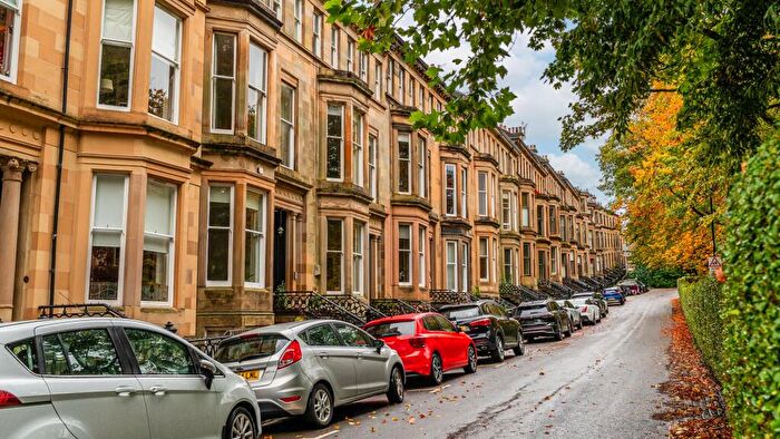 3 Bedroom Flat For Sale In Athole Gardens, Ground & Garden, Dowanhill, Glasgow, G12