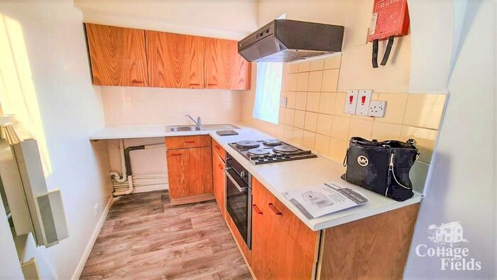 Studio To Rent In Maltby Drive, Enfield, EN1