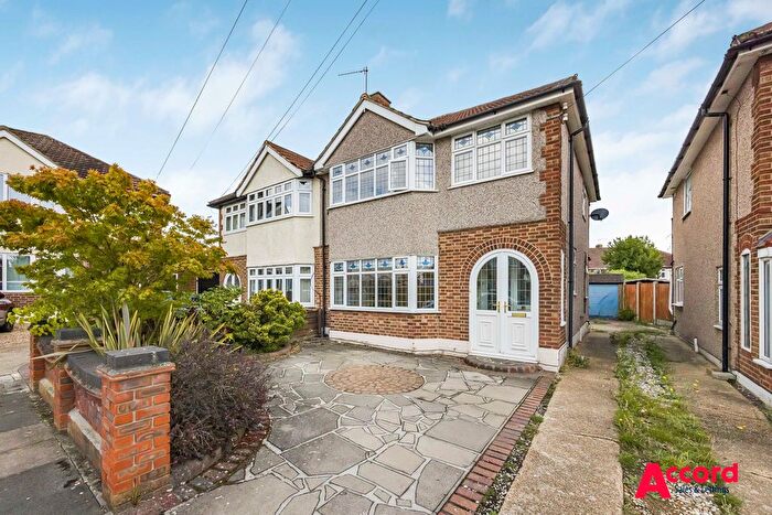 3 Bedroom Semi-detached House For Sale In Don Way, Romford, RM1