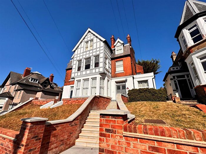 2 Bedroom Flat To Rent In Palmerston Road, Westcliff-On-Sea, SS0