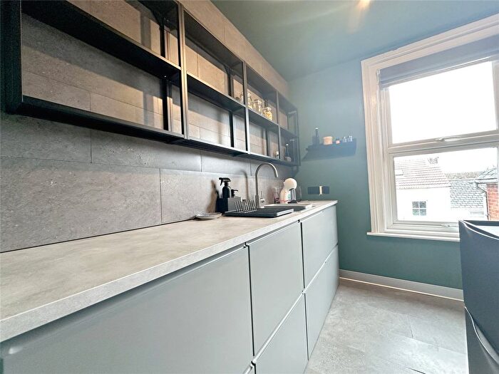 1 Bedroom Flat To Rent In Portland Street, Exeter, EX1