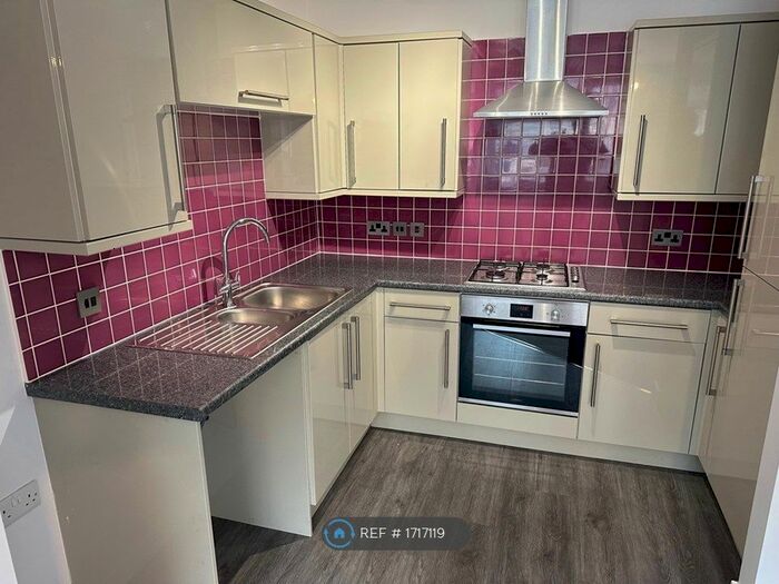 2 Bedroom Flat To Rent In Teignmouth Road, Torquay, TQ1