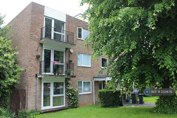 2 Bedroom Flat To Rent In Priory Court, Hitchin, SG4