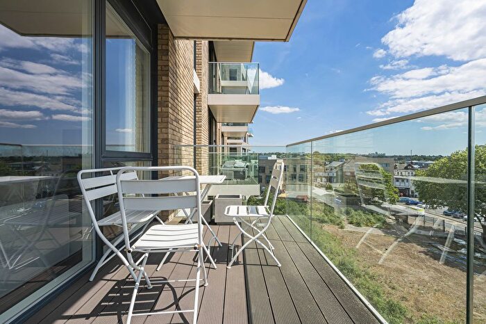 1 Bedroom Flat To Rent In Hamond Court, Queenshurst Square, Kingston Upon Thames, Surrey, KT2