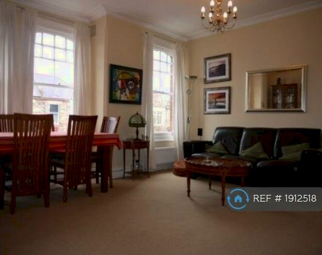 2 Bedroom Flat To Rent In Market Place, London, N2