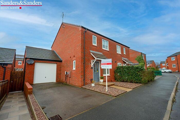 3 Bedroom Semi-Detached House For Sale In Chestnut Way, Bidford-on-Avon, Alcester, B50
