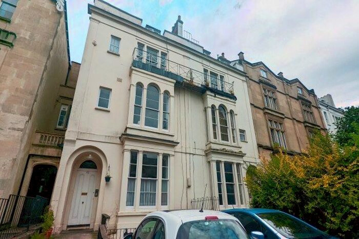 1 Bedroom Flat To Rent In Oakfield Road, Bristol, BS8