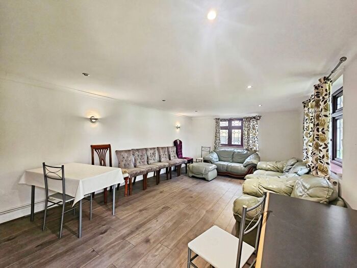 2 Bedroom Maisonette To Rent In Coppermill Road, Wraysbury, Staines-Upon-Thames, Berkshire, TW19