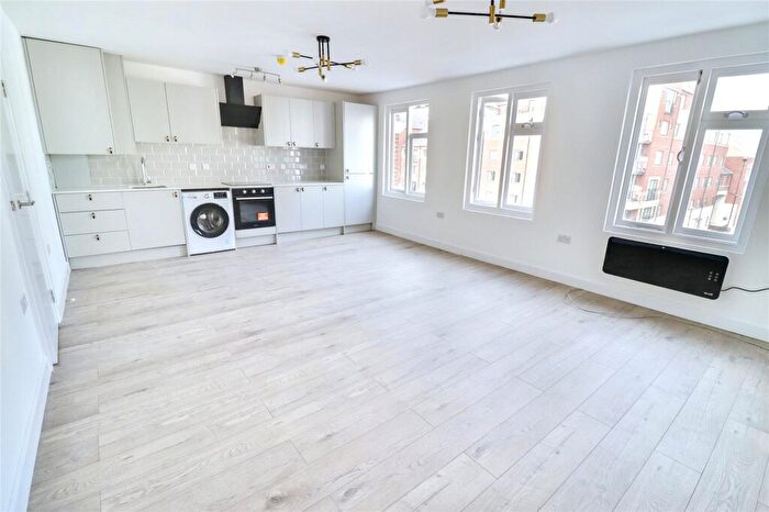 2 Bedroom Apartment To Rent In Holloway Road, Islington, London, N7