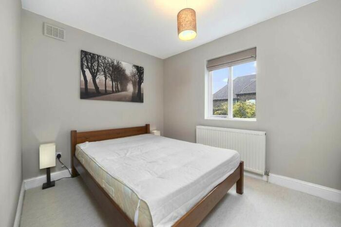 4 Bedroom Maisonette To Rent In Kempsford Gardens, London, SW5