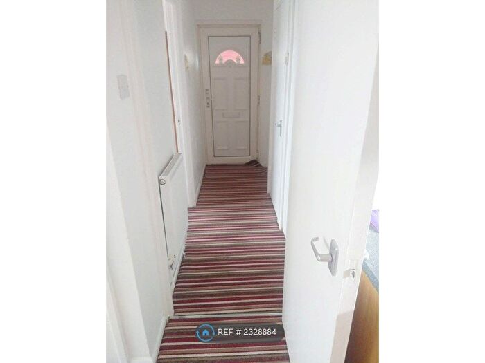 1 Bedroom Flat To Rent In Ongar Way, Rainham, RM13