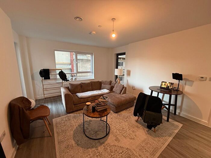 2 Bedroom Apartment To Rent In Hurst Street, L1