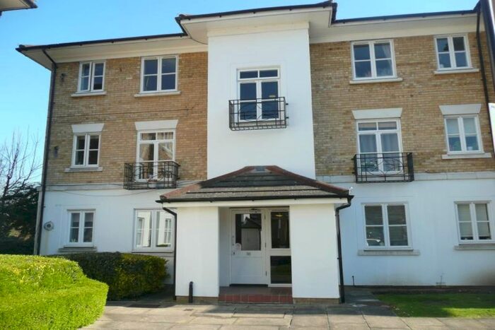 1 Bedroom Flat To Rent In Kingswood Drive, Sutton, Surrey, SM2