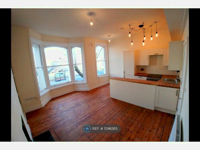 2 Bedroom Flat To Rent In Hanley Road, London, N4