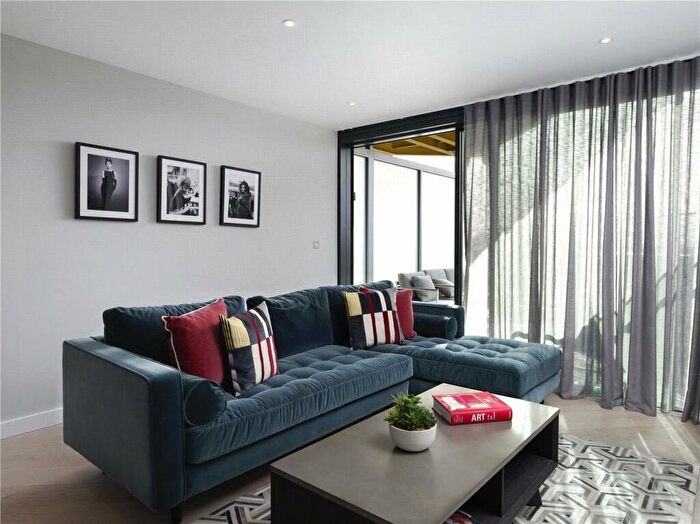 2 Bedroom Apartment To Rent In Uncle Elephant & Castle, Churchyard Row, SE11