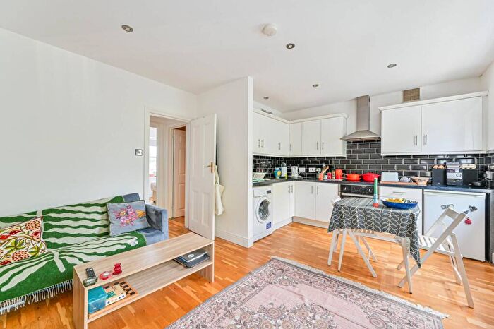 1 Bedroom Flat To Rent In Lordship Lane, East Dulwich, London, SE22