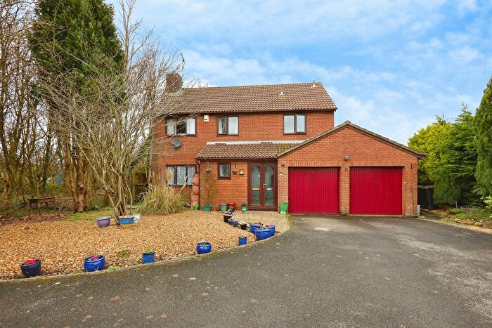 4 Bedroom Detached House For Sale In Fairlane, Shaftesbury, SP7