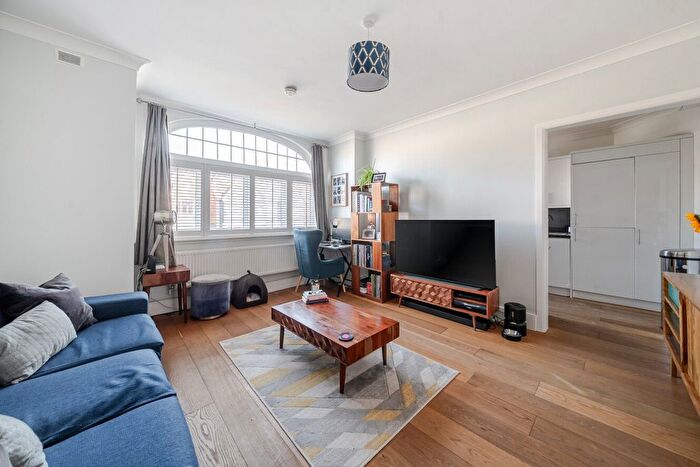 2 Bedroom Flat For Sale In Mitcham Lane, London, SW16