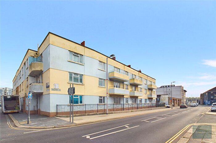 2 Bedroom Flat To Rent In Vauxhall Street, Plymouth, PL4