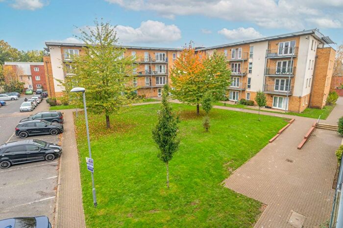 2 Bedroom Flat To Rent In King George Crescent, Wembley, HA0