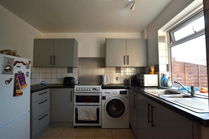 2 Bedroom Apartment For Sale In Fleet Road, Fleet, GU51