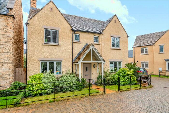 4 Bedroom Detached House For Sale In Scott Thomlinson Road, Fairford, Gloucestershire, GL7