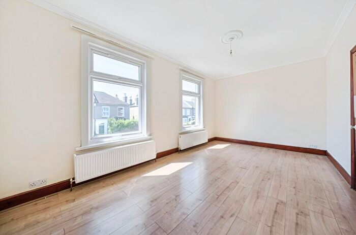 3 Bedroom Terraced House For Sale In Sandurst Road, Catford, SE6