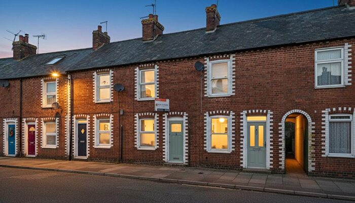 2 Bedroom Terraced House For Sale In Chinnor Road, Thame, Oxfordshire, OX9