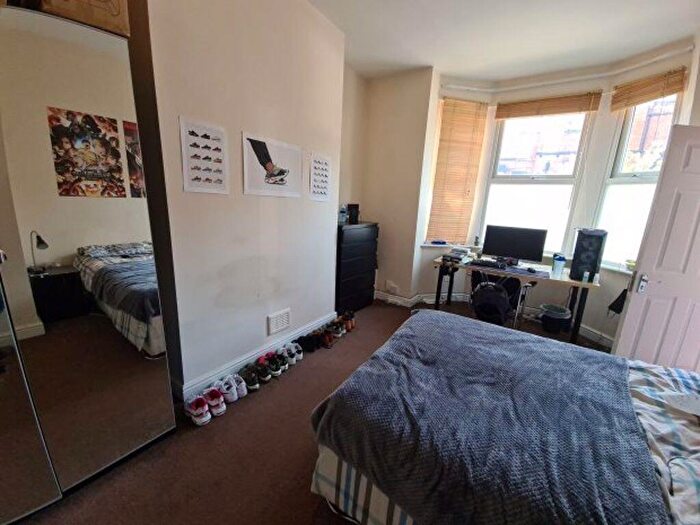 6 Bedroom House To Rent In Ridgeway Terrace (Delph Lane), Leeds, LS6