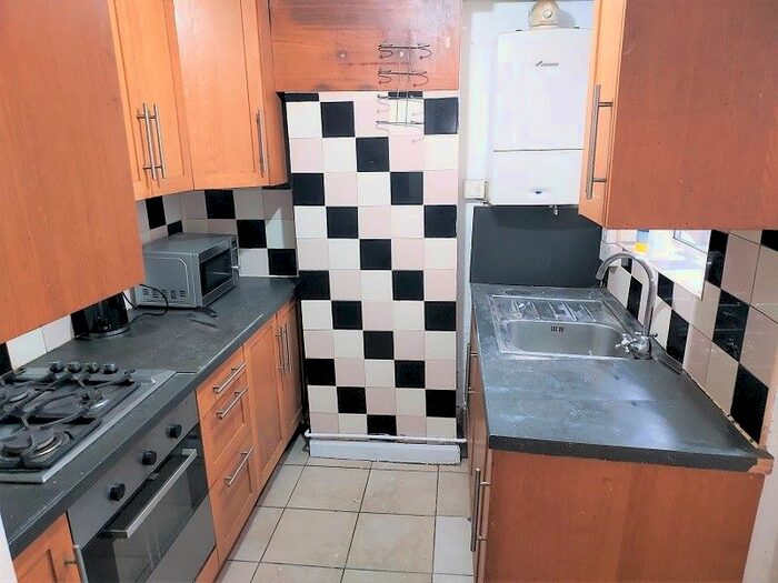 2 Bedroom Flat To Rent In Southbridge Road, Croydon, CR0