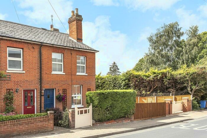 2 Bedroom Detached House To Rent In Church Street, Crowthorne, RG45