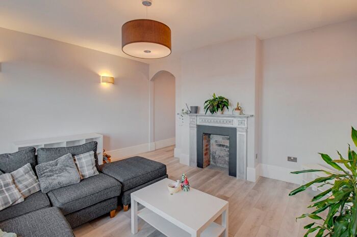 2 Bedroom Flat To Rent In Bath Road, Worcester, Worcestershire, WR5