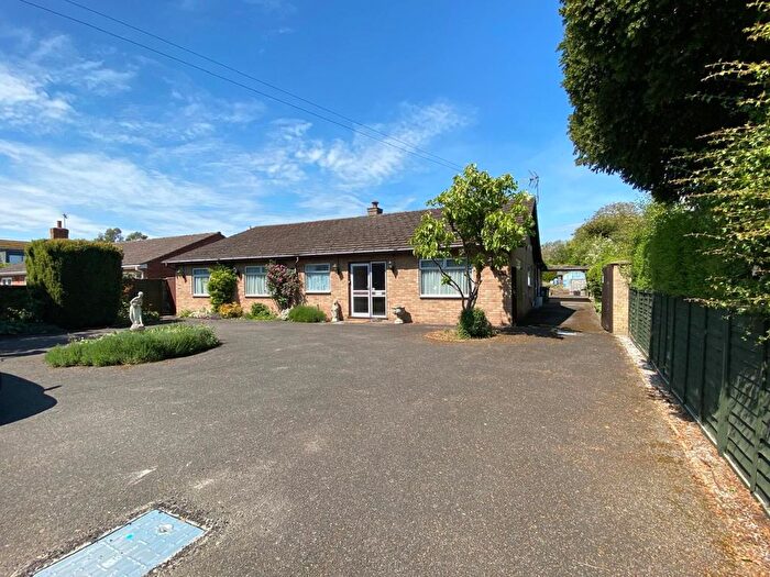 3 Bedroom Detached Bungalow For Sale In Highfields Road, Highfields Caldecote, Cambridge, CB23