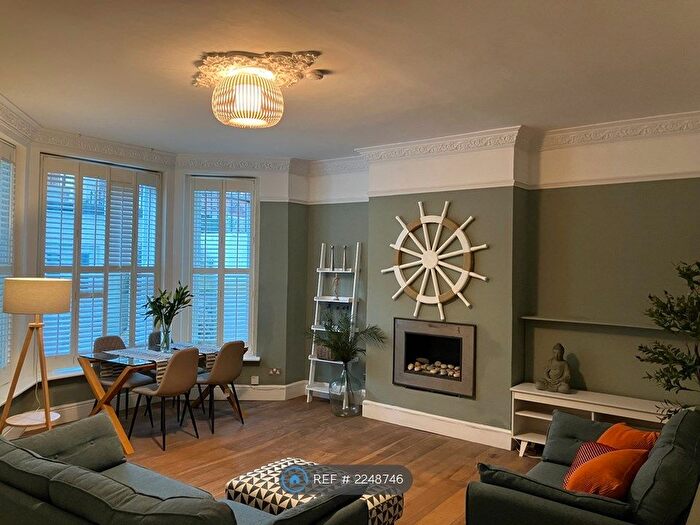 2 Bedroom Flat To Rent In Elgin Avenue, London, W9