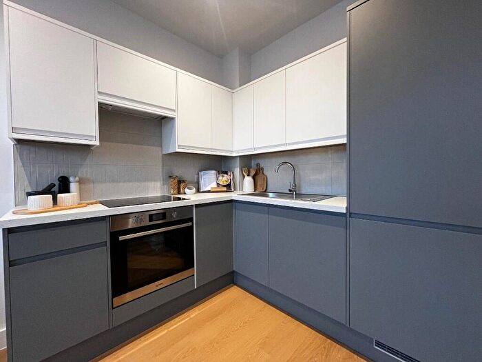 1 Bedroom Flat To Rent In Upperton Road, Eastbourne, East Sussex, BN21