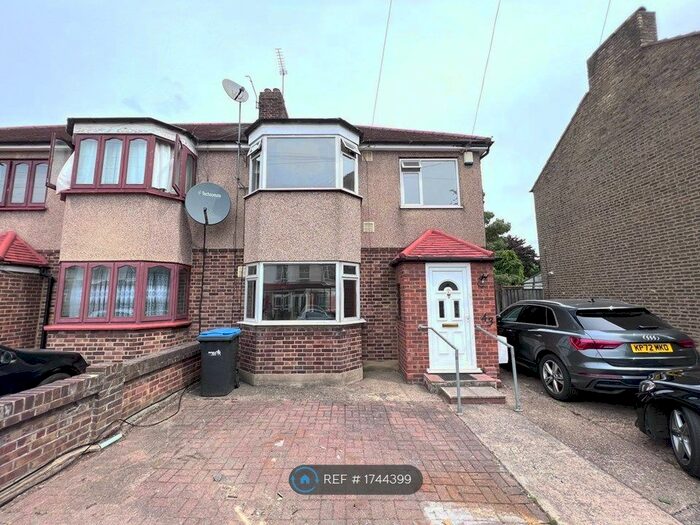 3 Bedroom Terraced House To Rent In Northfield Road, Enfield, EN3