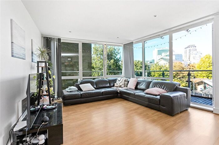 2 Bedroom Flat For Sale In Wapping High Street, London, E1W