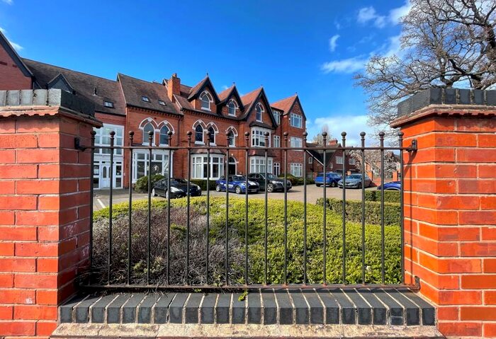 2 Bedroom Flat To Rent In Apt Kineton Green Road, Solihull, West Midlands, B92