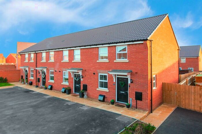 2 Bedroom End Of Terrace House To Rent In Siskin Road, Thrapston, Kettering, NN14