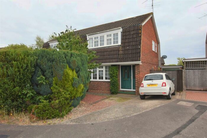 3 Bedroom Semi-Detached House To Rent In Kingsdown Close, Earley, Reading, RG6