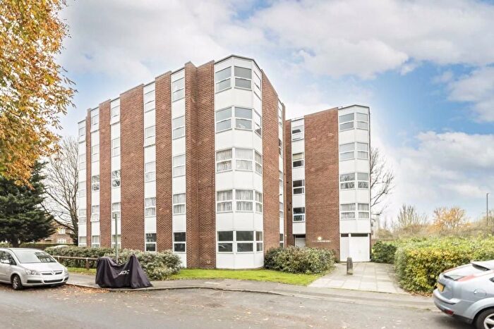 2 Bedroom Flat To Rent In Riverside Close, Hanwell, W7